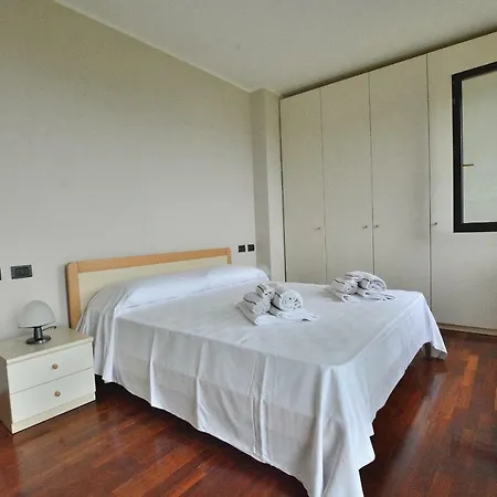 Montegolo Four With Pool And View Appartement